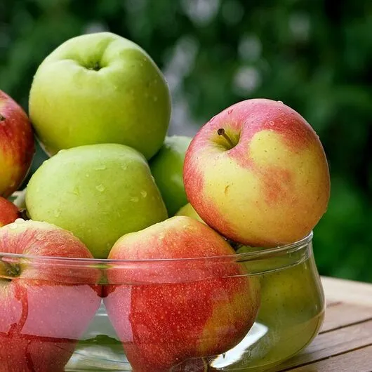 Аромамасло Juicy apple / Сочное яблоко - для свечей ➤ Бренд Iberchem, Фасовка: Флакон - 10 мл