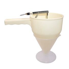 Dispenser-funnel for candle mass