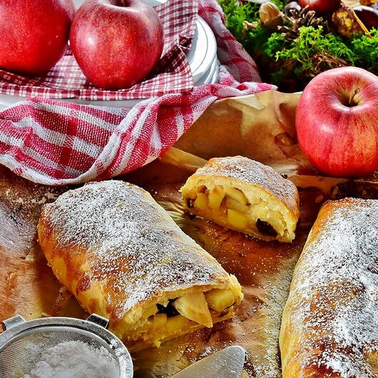 Аромаолія Apple strudel / Яблучний штрудель - для свічок ➤ Бренд Iberchem, Фасування: Флакон - 10 мл